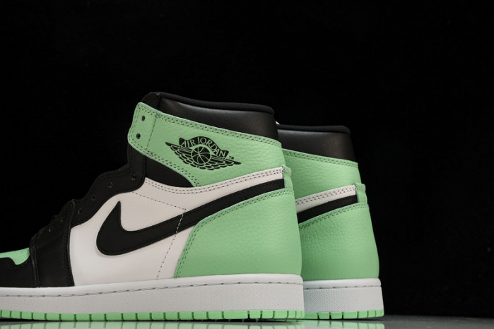 air jordan 1 high og green glow dz5485-130