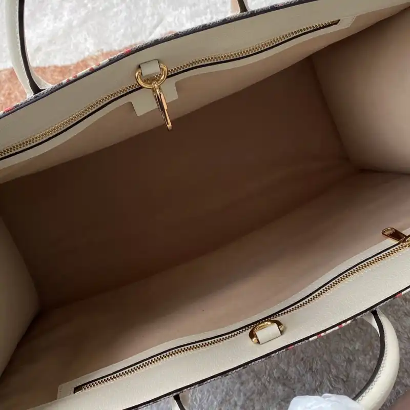 G*u*i s bags 2108ya0075