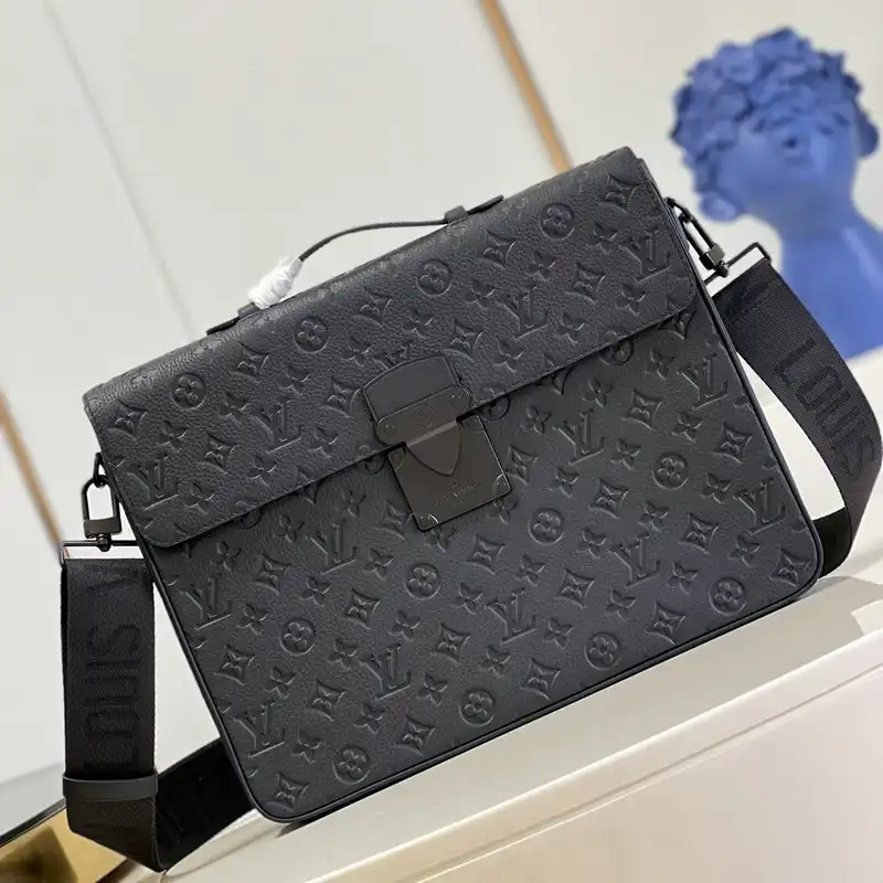 LV Bag 2207YA0026