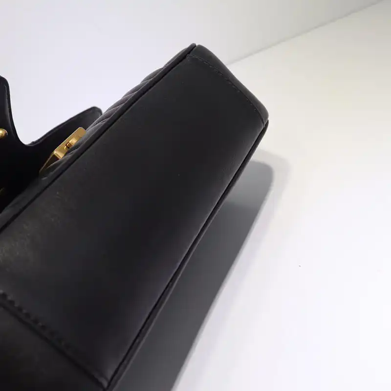 G*u*i bags 19t1l0693