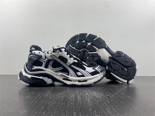 UrbanChic Balenciaga 772774-W3RNY- 4322