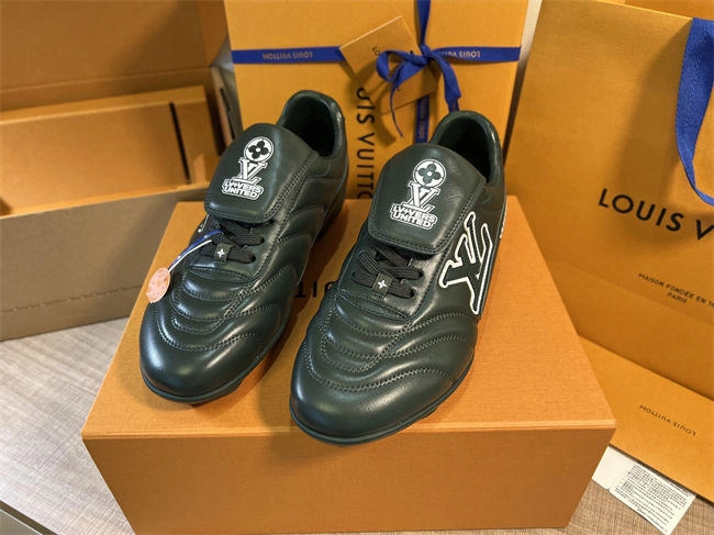 Louis Vuitton Sleek 1667