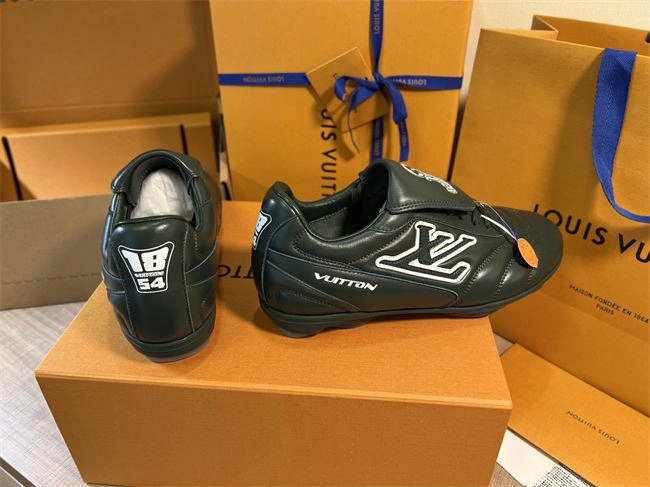 Louis Vuitton Sleek 1667