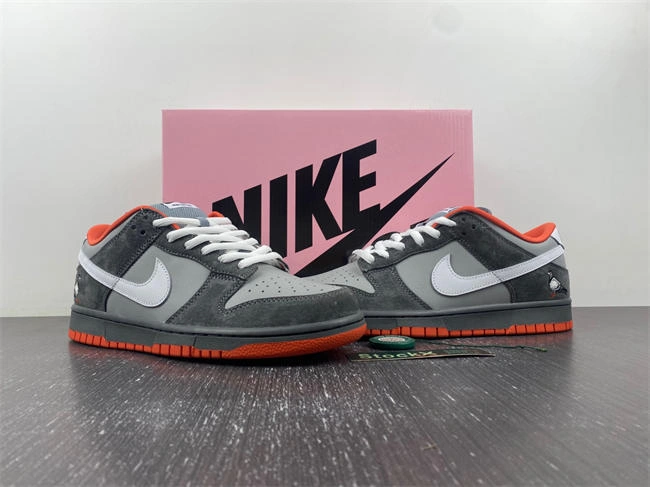 WellDesigned Nike SB Dunk Low 304292- 4555