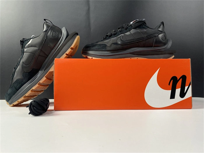 Resilient Nike Vaporwaffle sacai Black Gum DD1875- 5235